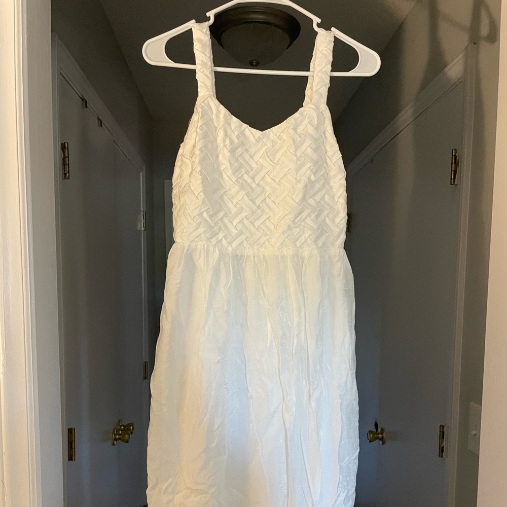 Brand new- never worn white dress-beautiful bodice and tie back!
